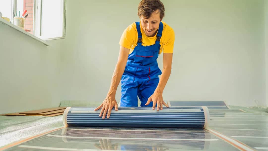 Jak układać folię pod ogrzewanie podłogowe, aby uniknąć błędów?