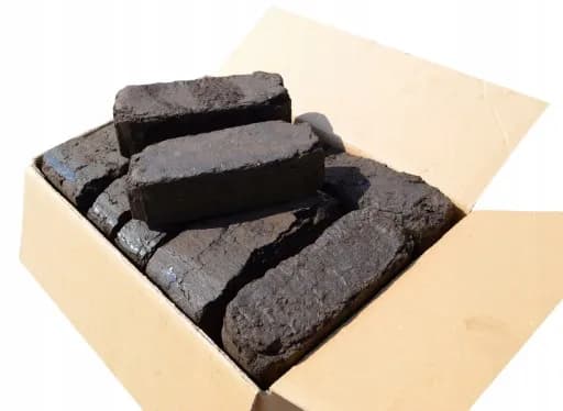 Czy brykiet torfowy jest dobry? Poznaj jego wady i zalety jako paliwa