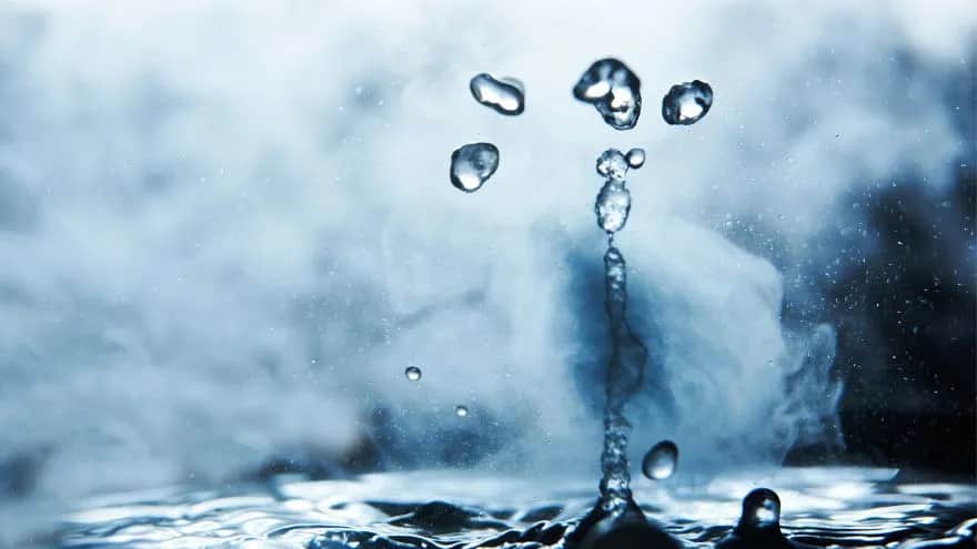 Co się bardziej opłaca: bojler czy podgrzewacz? Porównanie kosztów i wydajności