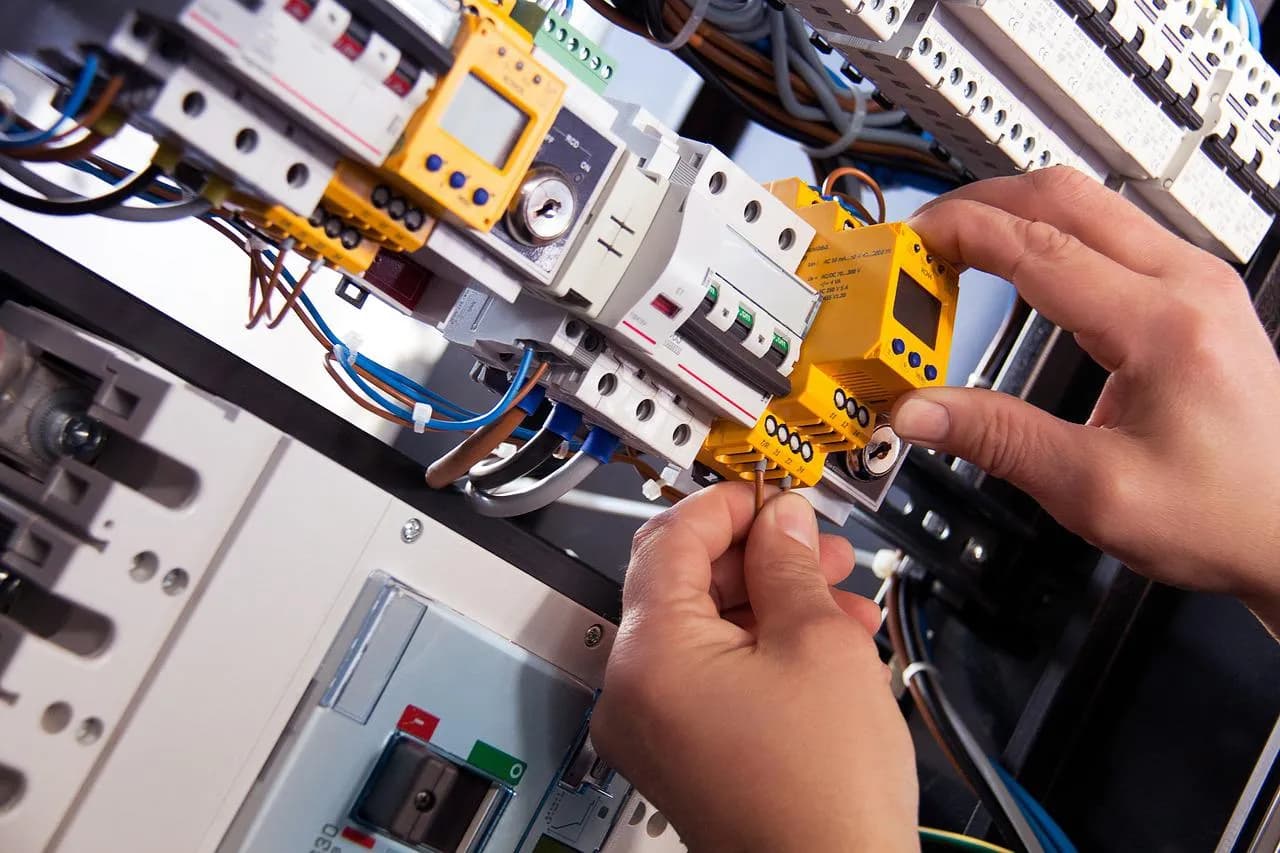 Jakie zasilanie do pompy ciepła: kluczowe informacje o przewodach elektrycznych