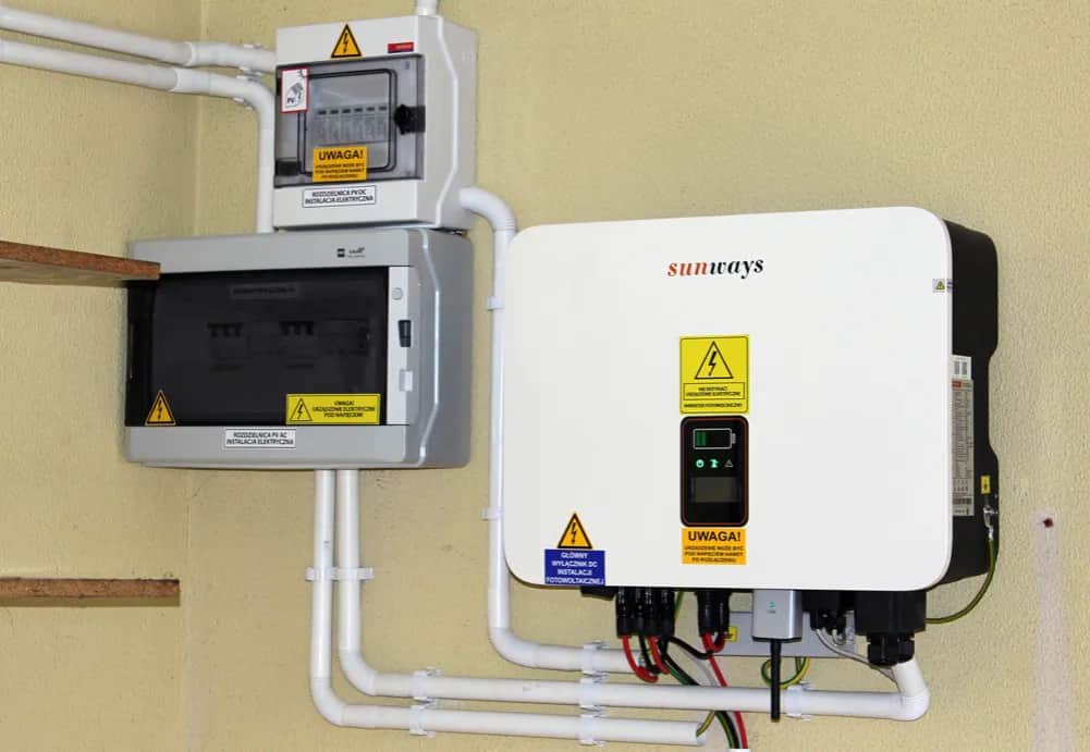 Jak działa falownik hybrydowy i dlaczego warto go wybrać?