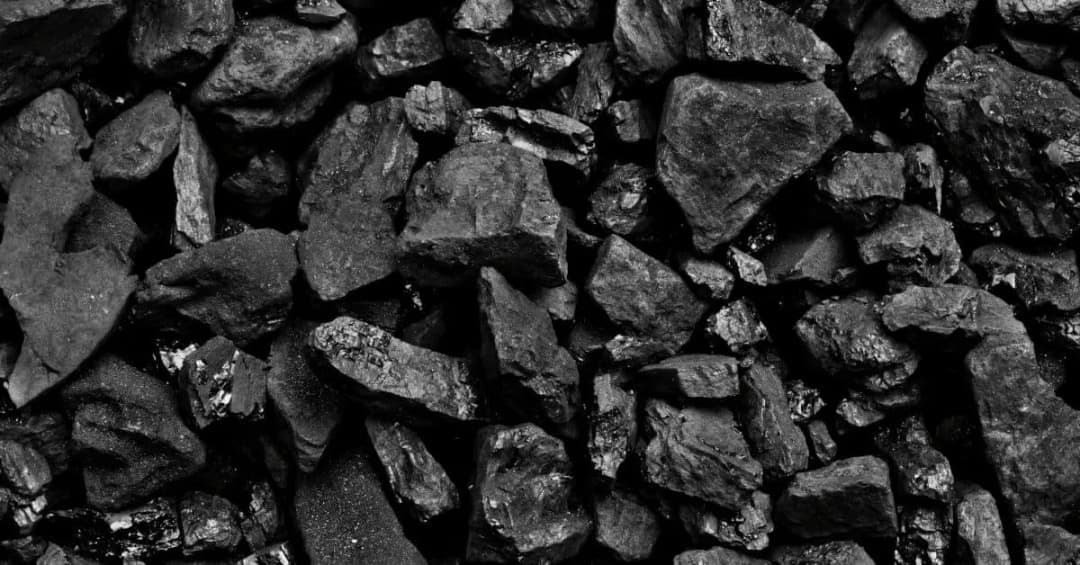 Z czego robi się ekogroszek? Poznaj proces produkcji i skład