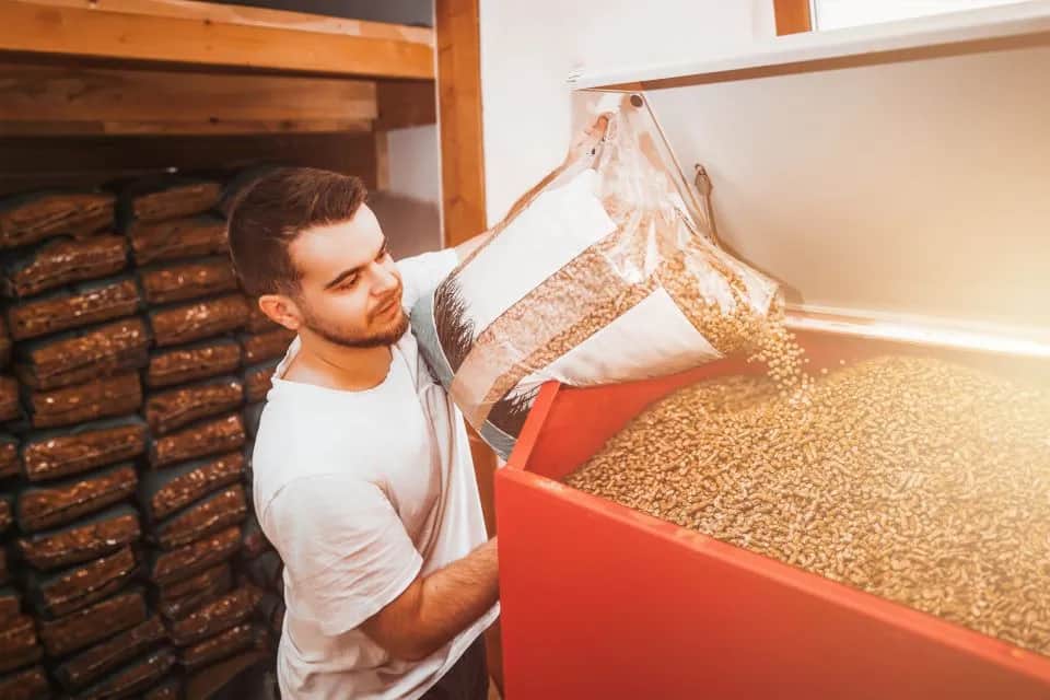 Jak rozpalić piec na pellet bez problemów - krok po kroku i porady