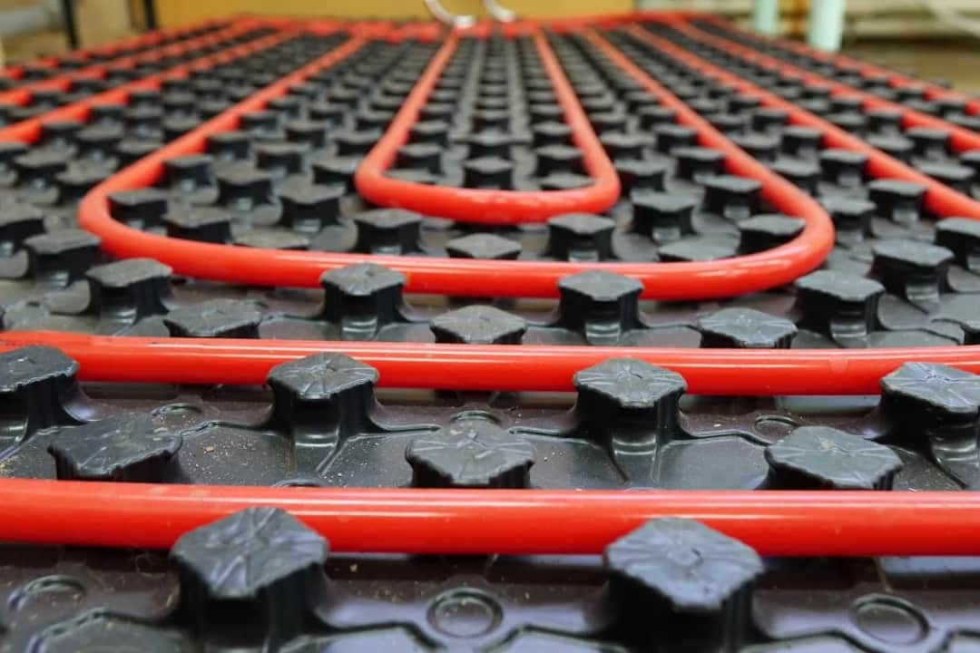 Ile kosztuje ogrzewanie podłogowe? Poznaj ukryte wydatki i oszczędności