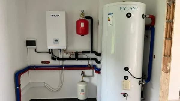 Jaki bufor do pompy ciepła z grzejnikami - uniknij kosztownych błędów